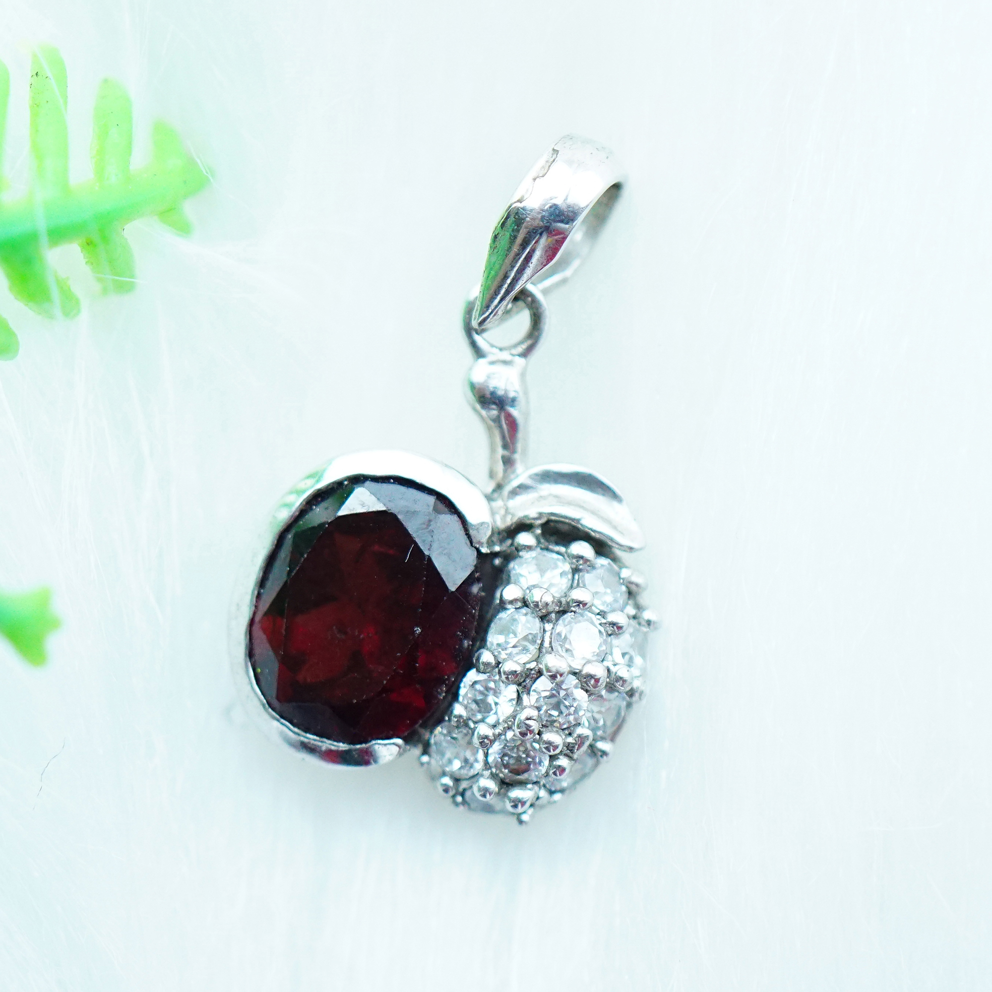 Mặt dây chuyền bạc 925 đính đá Garnet ngọc hồng lựu tự nhiên MG13