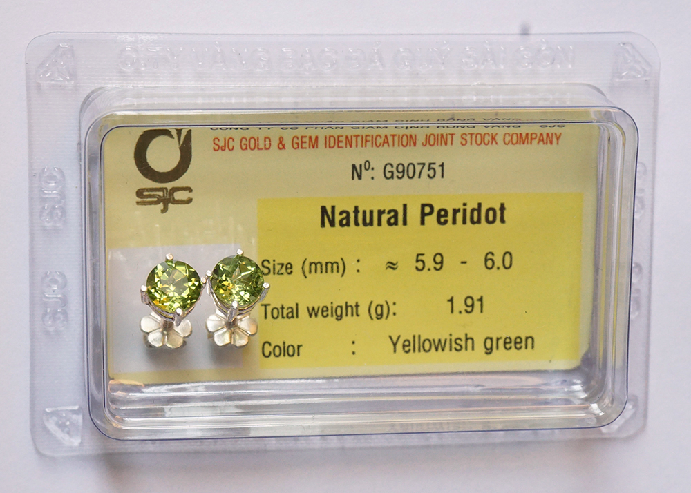Bông tai nữ đá Peridot Ngọc Olivin tự nhiên mài giác tròn 6mm kiểm định 90751